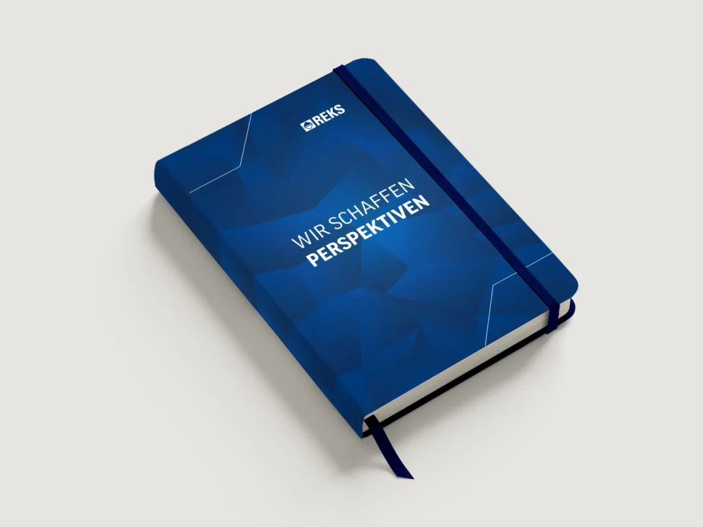 Titelansicht des REKS-Notebook-Mock-ups