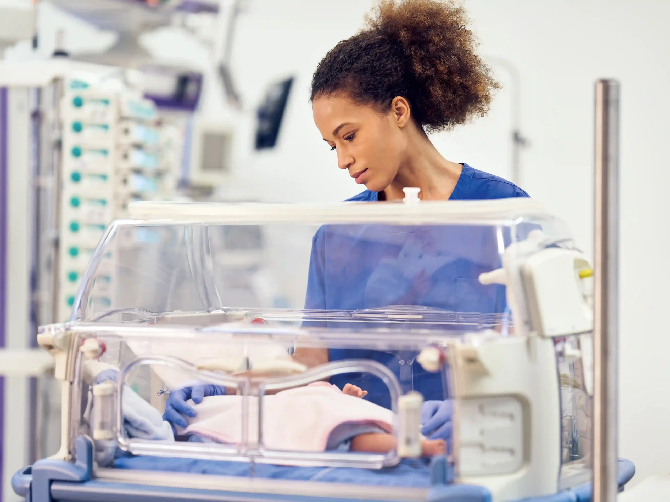 Pediatrics_nurse_neonatology_ward_5606_4zu3